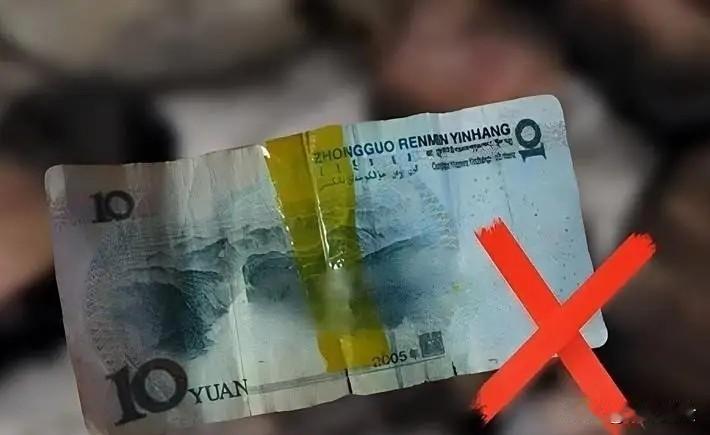 同样是破损纸币，为何银行兑换残缺纸币，却拒收透明胶粘的纸币？
 
近日，郑州大爷