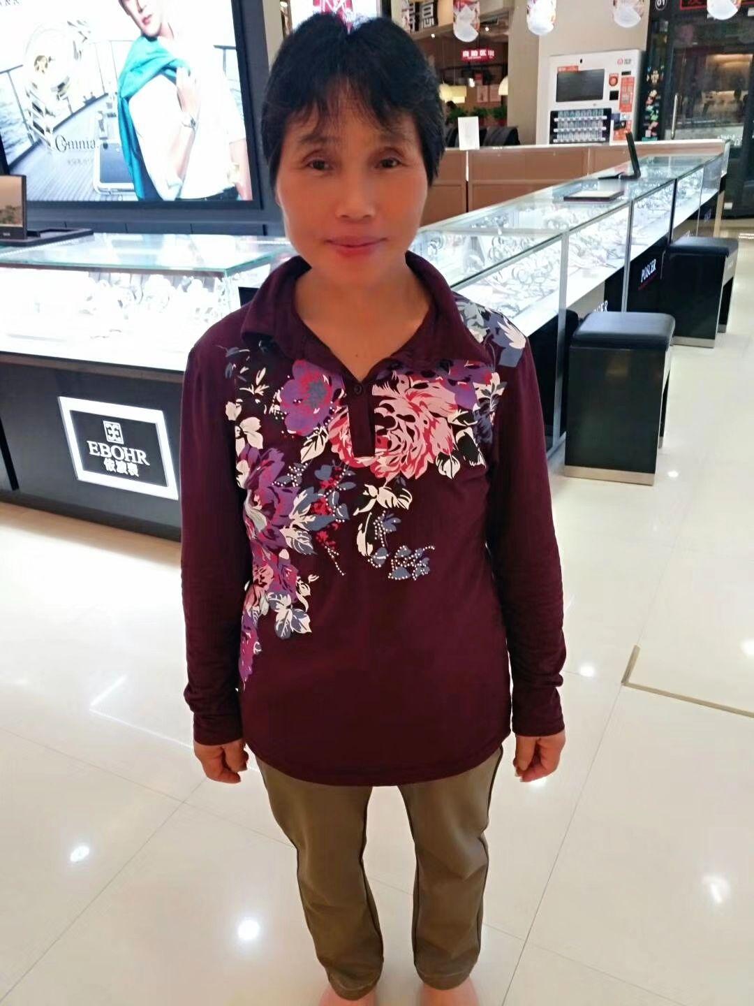 母亲是船，日夜操劳只为送儿女到岸;
母亲是树，寒冬酷暑都帮儿女避风挡寒;
母亲是
