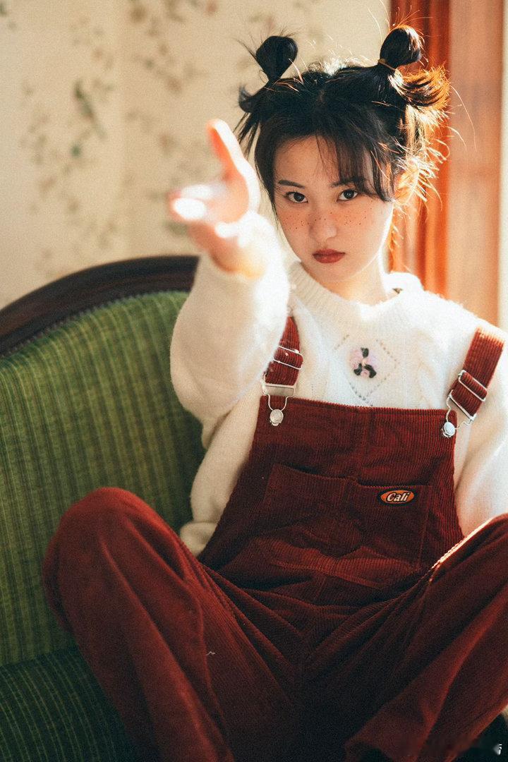 十日终焉十日终焉开机 官宣阵容里张祎曈演甜甜，这个名字对很多人来说可能有点陌生。