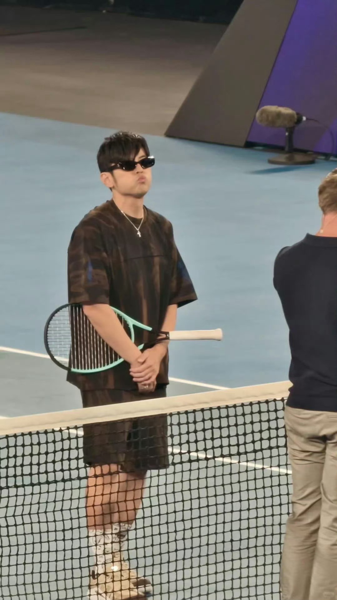 哥输了网球的样子 哈哈哈 