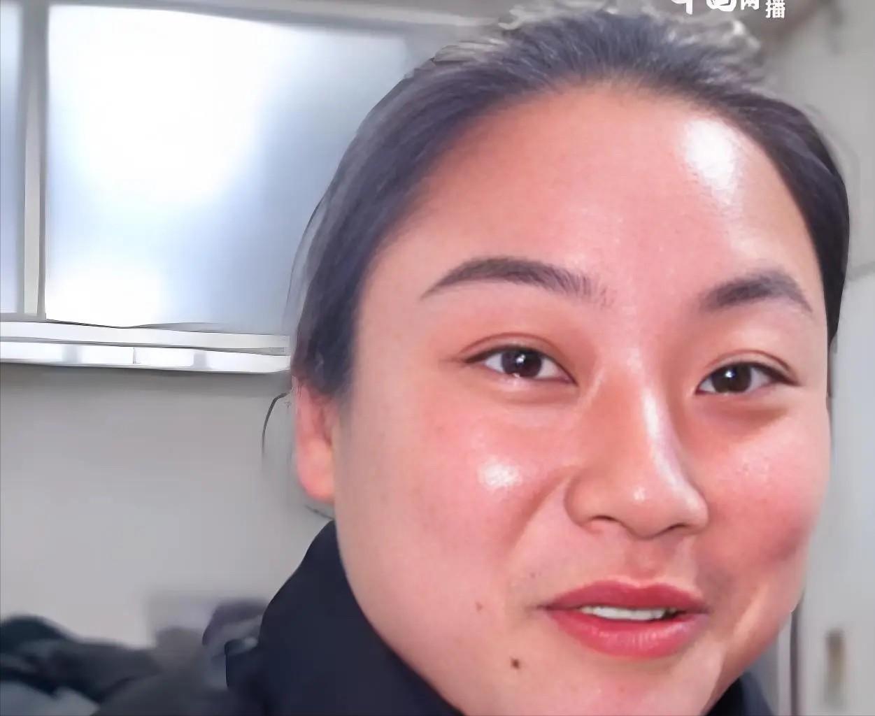 地球最强扶弟魔！卖烧饼12年攒下百万，离婚弃子，为弟弟买房买车过户店铺，自己被扫