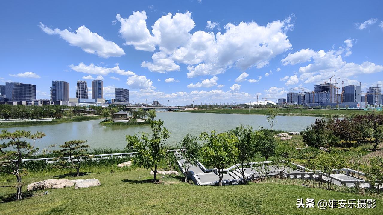2026年6月9日，蓝天白云映衬下的河北雄安新区。