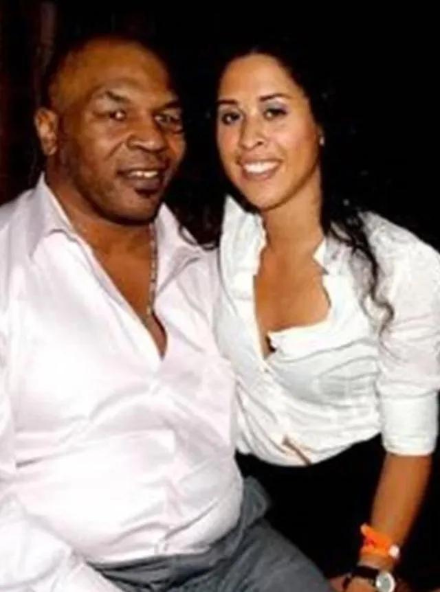 1992年，拳王迈克·泰森因强奸罪入狱服刑。在监狱里，泰森与一位中年女狱警发展出