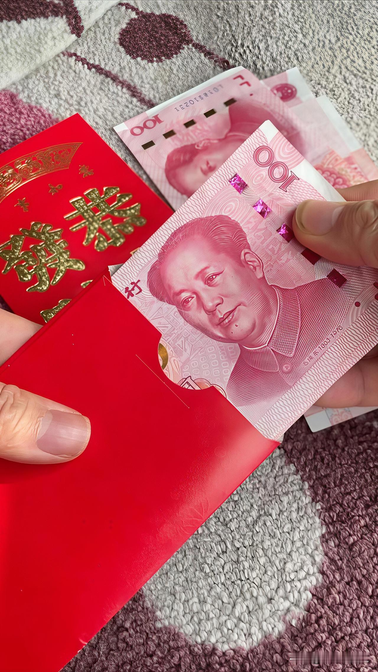 人到55岁才醒悟：孩子创业再难，给父母的红包也一定要收下
 
真心劝所有父母，别