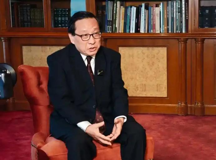 卖国求荣！高志凯爆料：马科斯家族的大量资产被美国冻结，美国正在以此拿捏菲律宾的对
