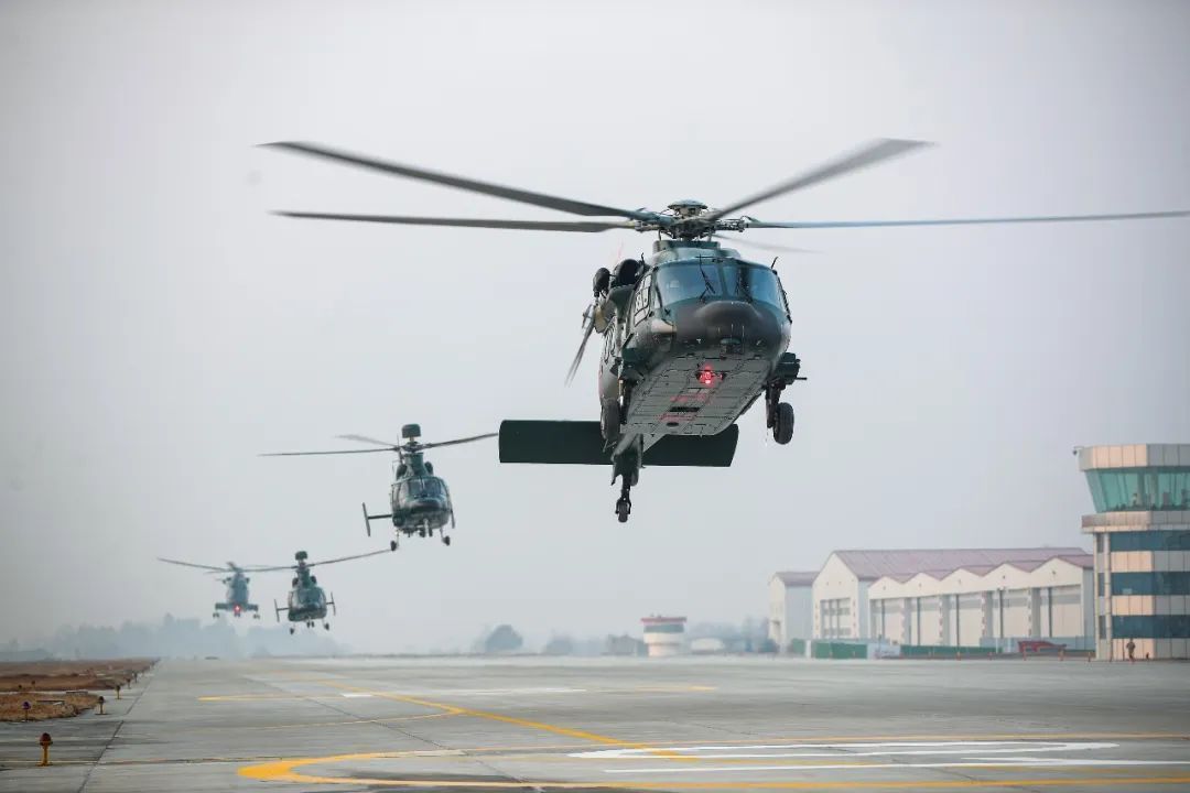 武警部队航空兵 奇特的直-9 ​​​