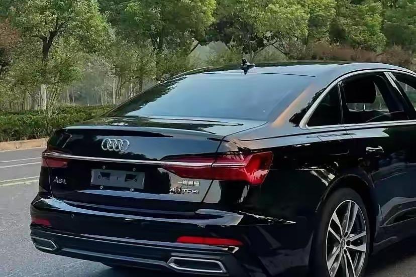 现在买车，越来越觉得有意思了
花三十多万买台奥迪A6，很多人扭头就去汽配城，花五