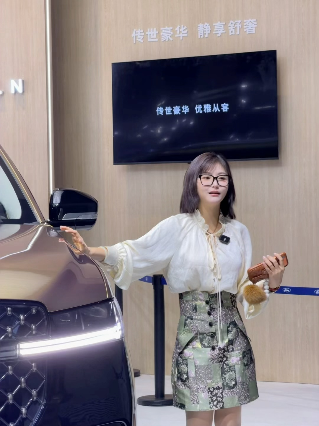 又到周末了，明天继续🧧🧧铁宝子红包喔～顺便夹带一张私货📸好喜欢这张呀[抱一