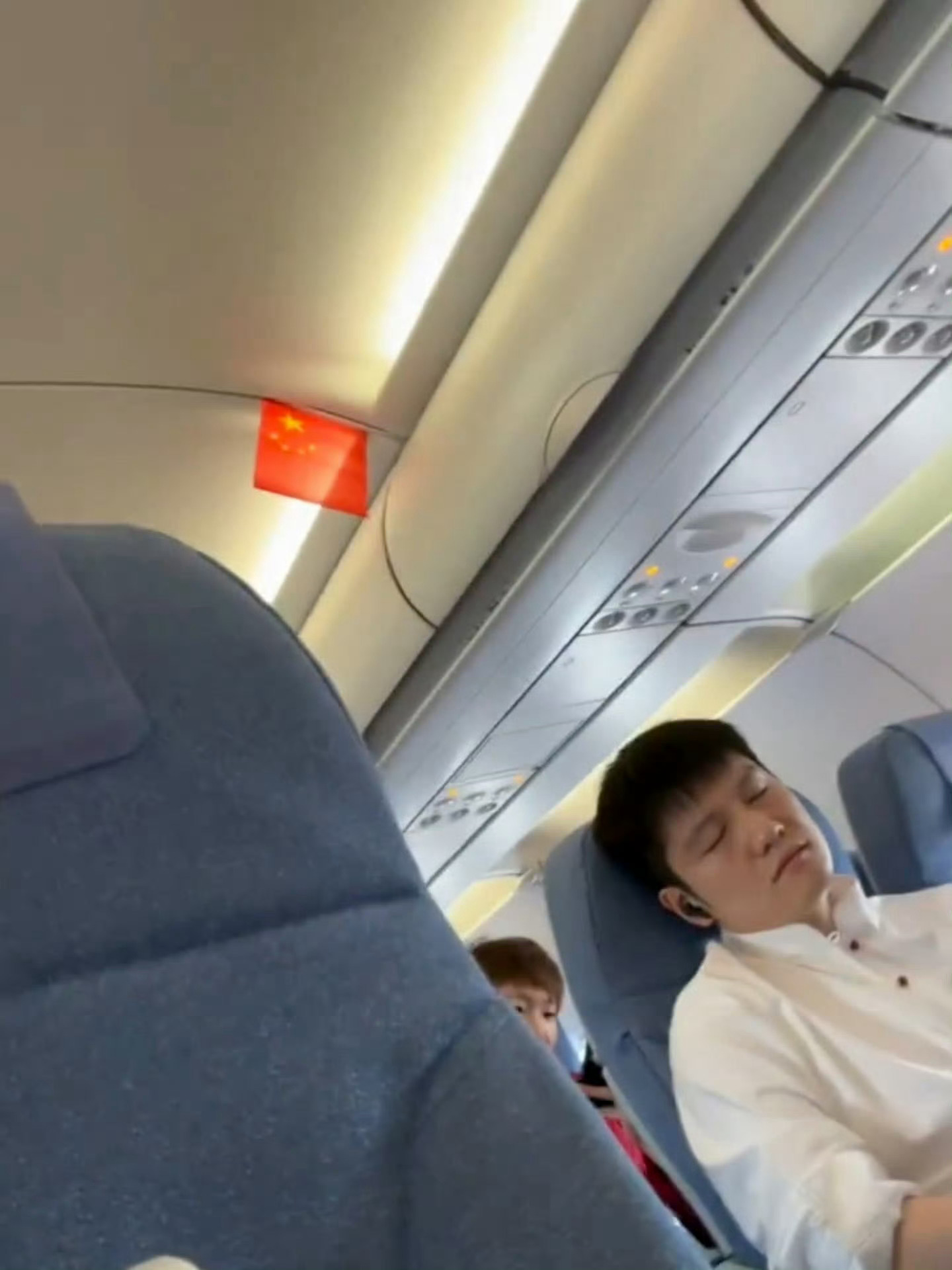 #樊振东演我随时随地大小睡#我们振东就这么在大家的vlog里大小睡😴 ​​​