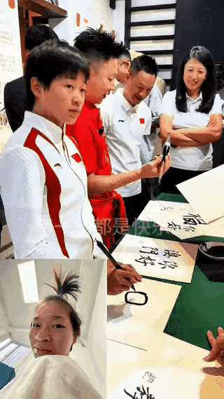 婵宝画画的原型找到了，形似神更似。婵宝在澳门时画画跟写字拿笔一个造型，这也不奇怪