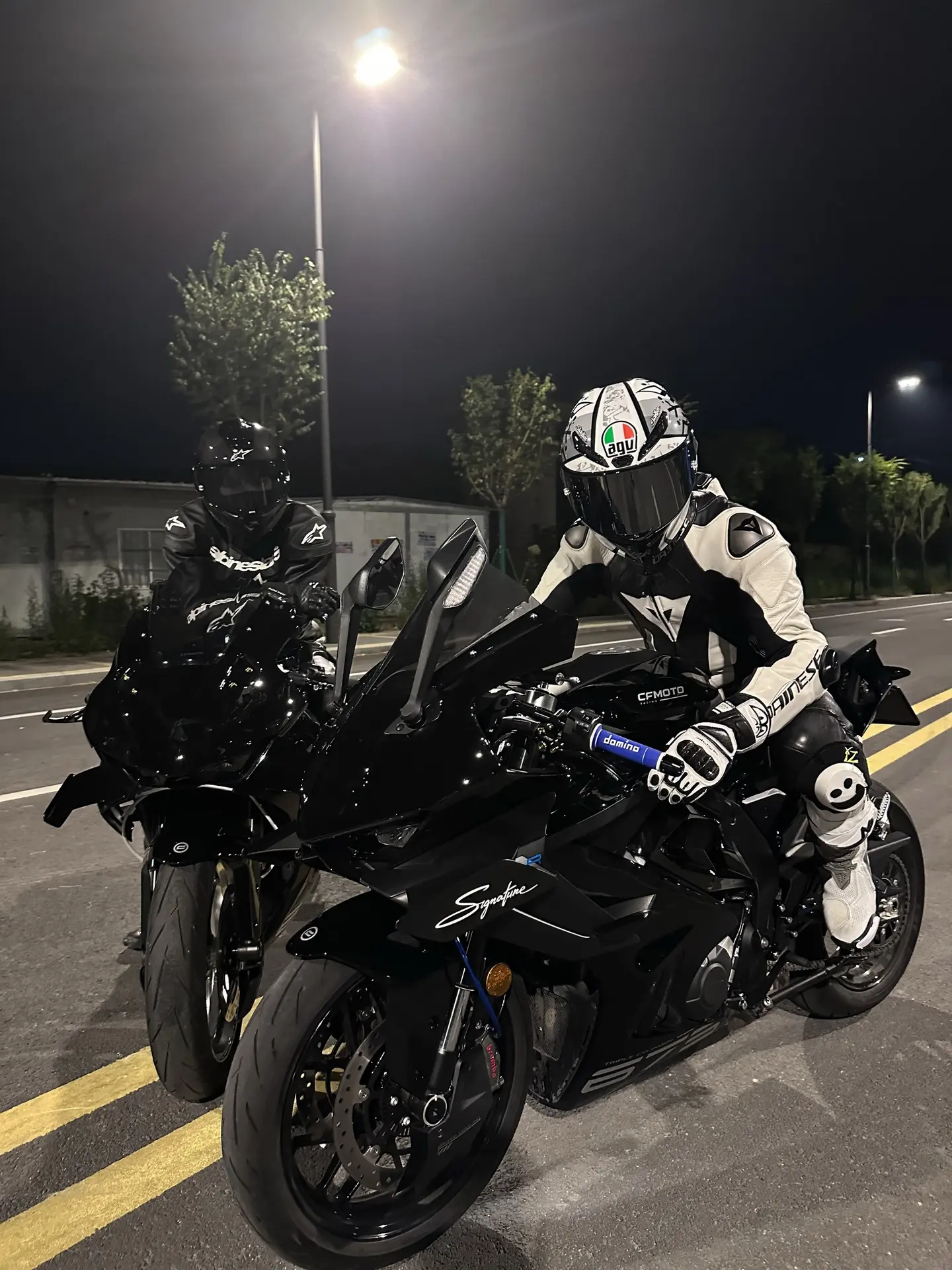 丹尼斯还是A星agv头盔