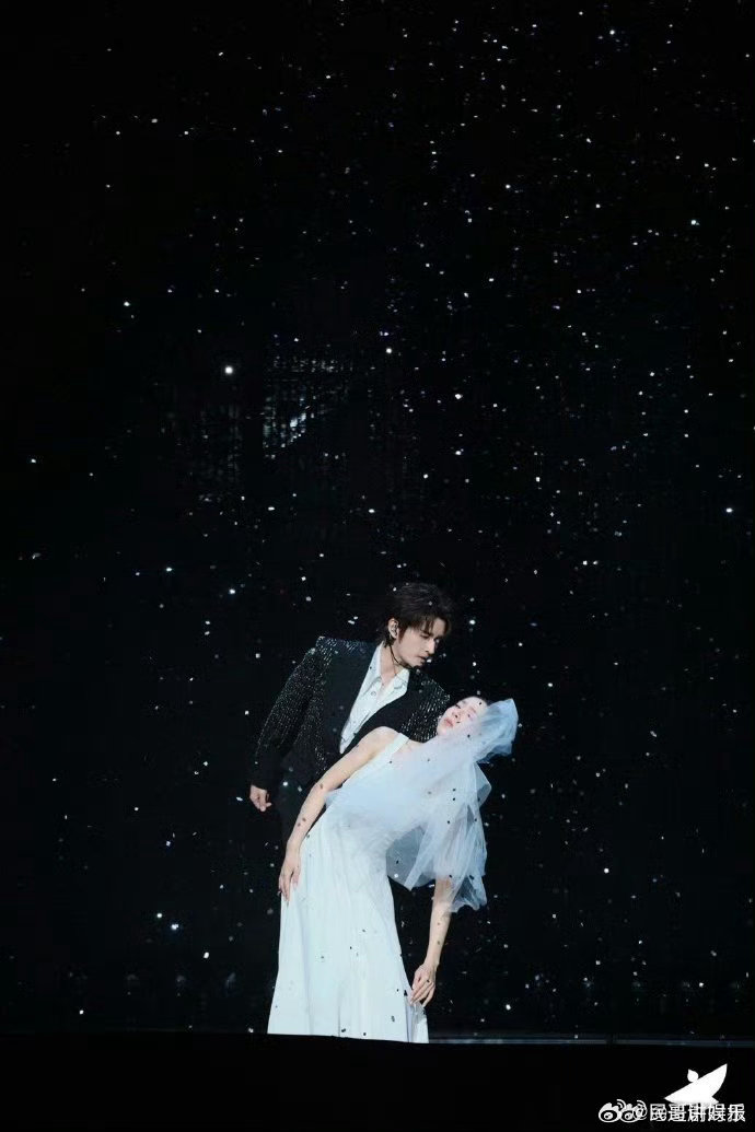 张远把嘉宾舞台玩出花了张远把婚礼直接搬上舞台了 婚礼现场搬上舞台？张远的《嘉宾》