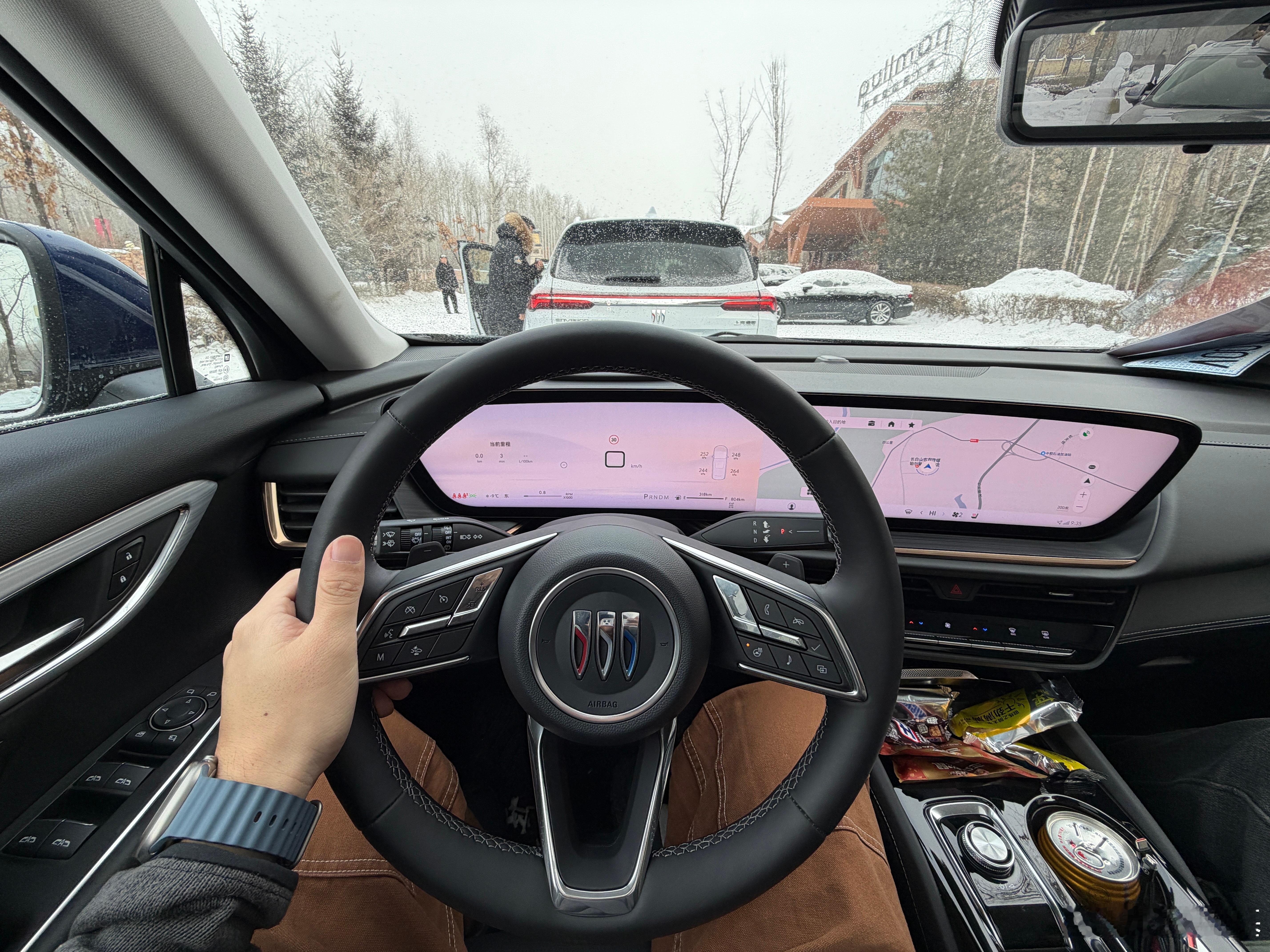 早啊 今天来长白山开开昂科威Plus我人生第一次出国就是18年跟昂科威、君威去俄