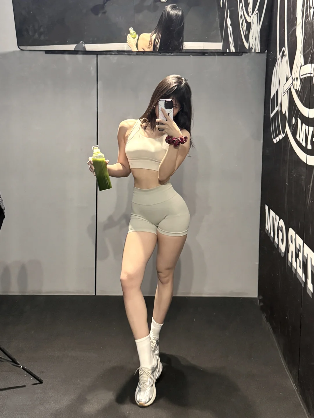 健身+控制饮食3年！沙漏腰真的练出来了！
