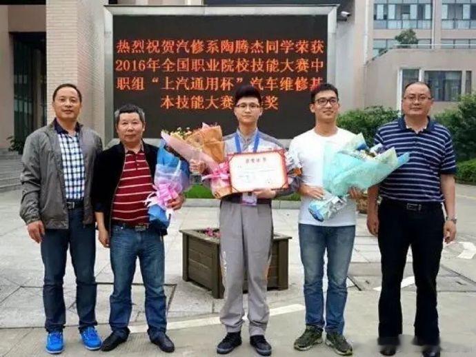 从80平小店到217家连锁台州97年小伙闯出一片天在台州椒江的创业浪潮里，97年