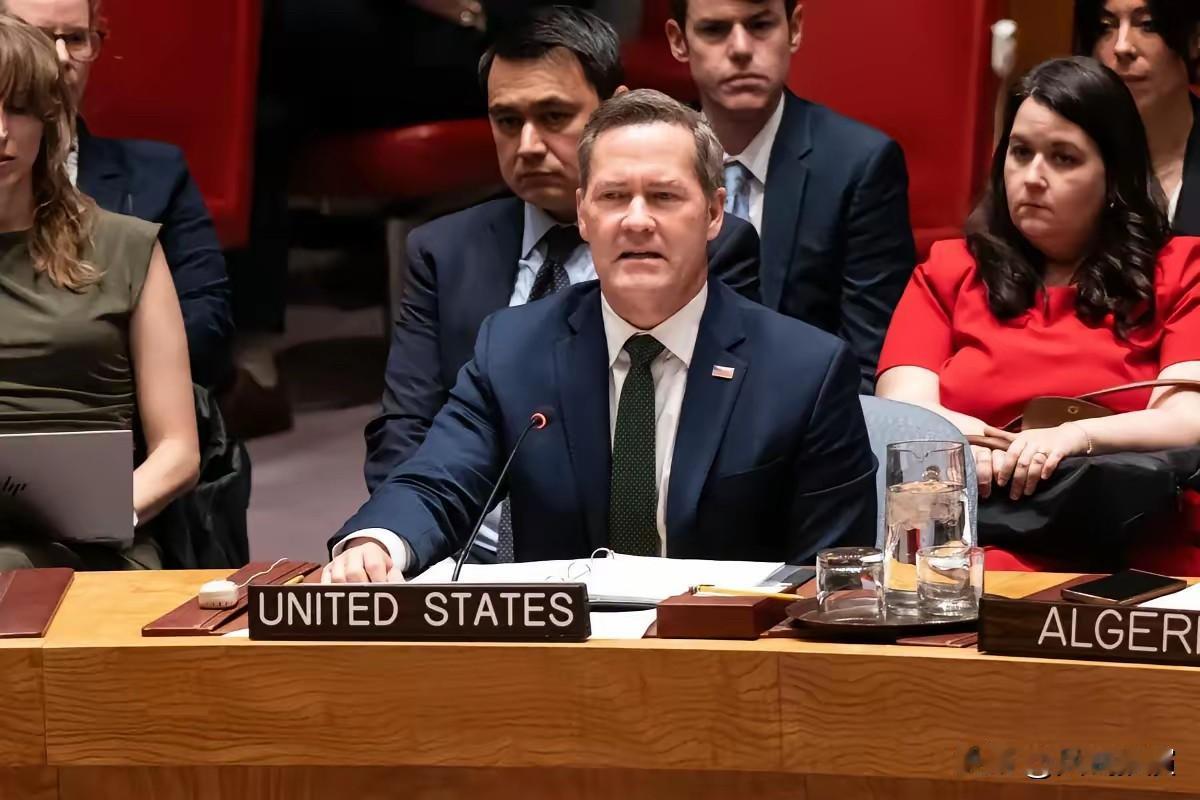 美国常驻联合国代表迈克·沃尔兹表示，美国总统老特将继续无视联合国和国际法，仗着强
