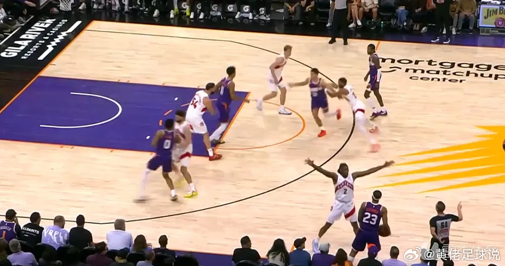 3月23日讯 NBA常规赛，菲尼克斯太阳主场对阵多伦多猛龙。第四节，太阳领先30