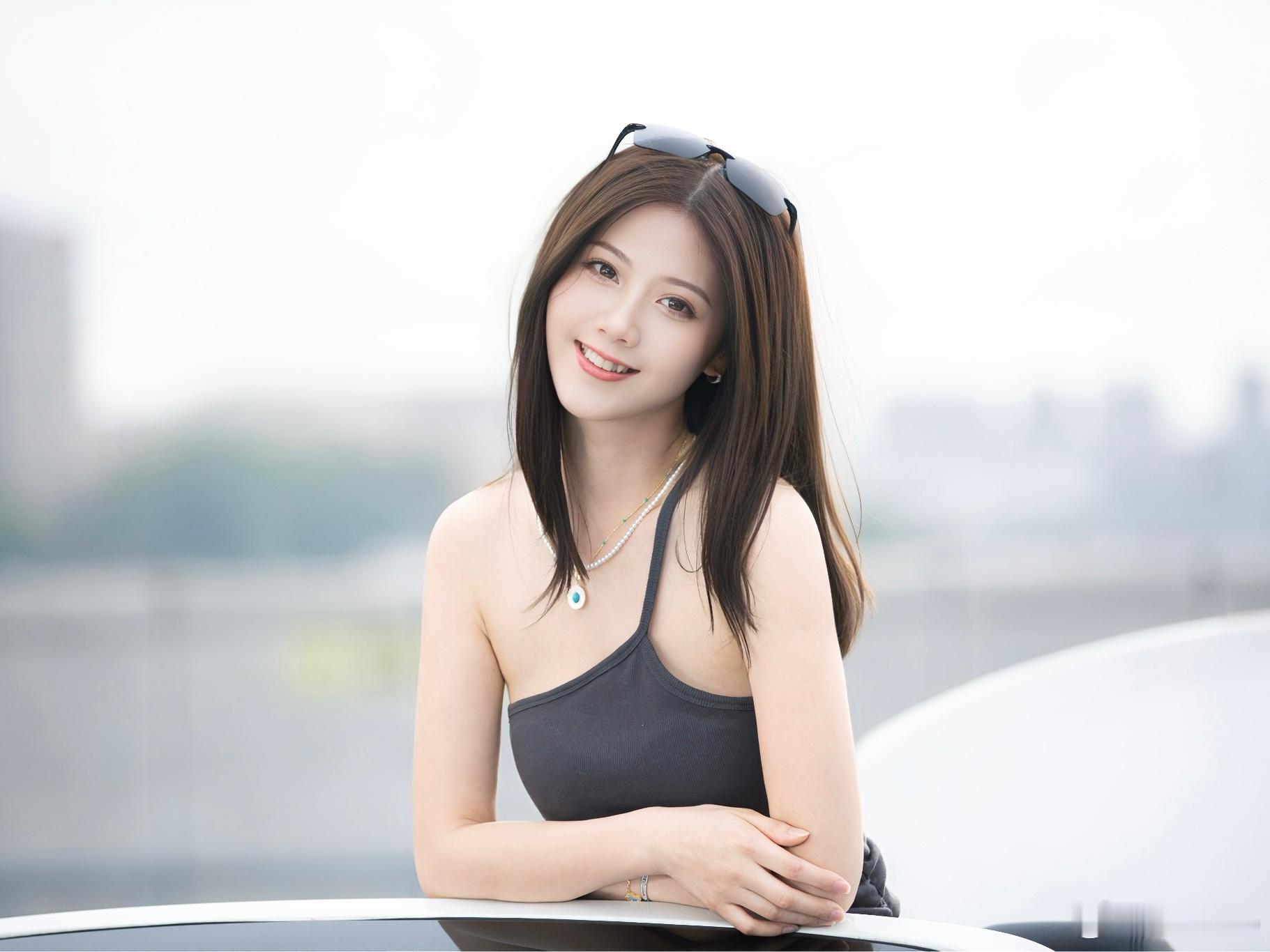 ☁︎在自己的小世界里做最快乐的人  在所有的不确定里   好好珍惜每个当下🥂.