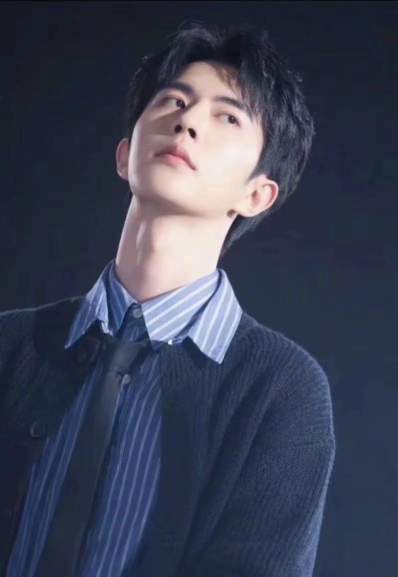 总有些温柔，会永远留在时光里。还记得《三生三世》里洒脱俊朗的白真上神，《太子妃升