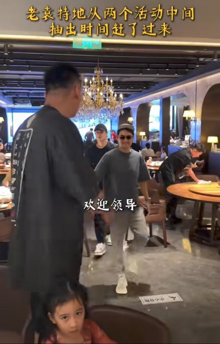 近日，孙悦和袁弘在大连团建吃完喜鼎海胆饺子，又去打了一场友谊赛，孙大圣场上宝刀未