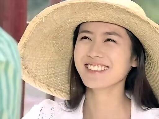 孙艺珍在《夏日香气》里太绝了……#清纯甜美 #那些年追过的剧 #初恋脸 #笑容最