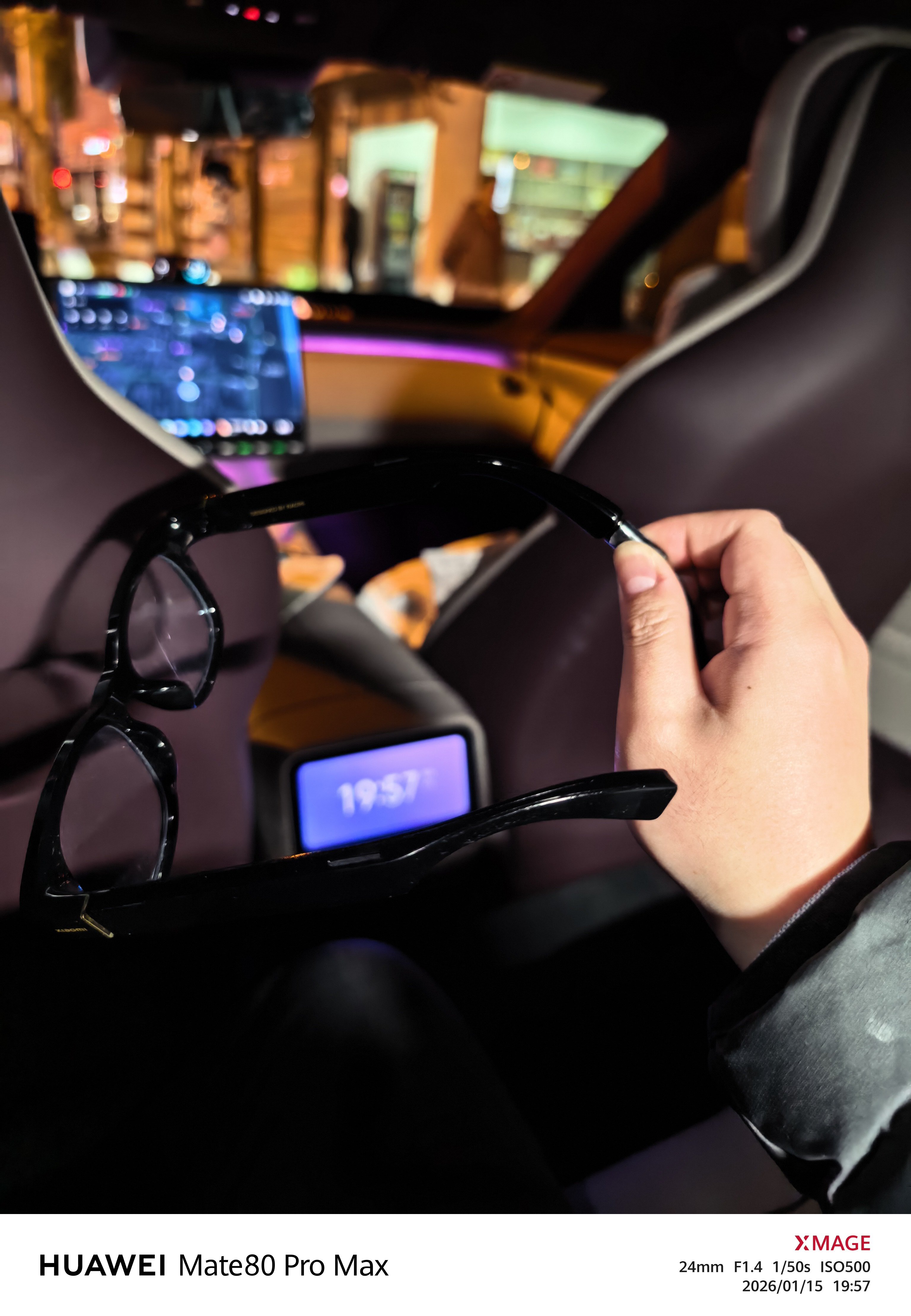 小米这个AI眼镜在便携性智能设备里，充电算得上是真挺快的基本上随手一个充电器，1