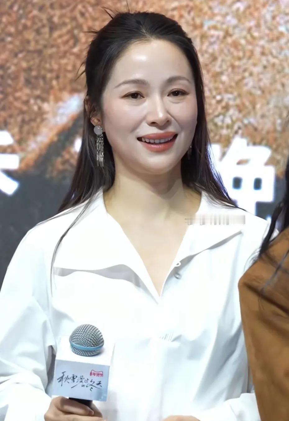 42岁江一燕被拍到状态憔悴
昔日文艺女神怎么了？
？
最近一次公开露面
她肉眼可