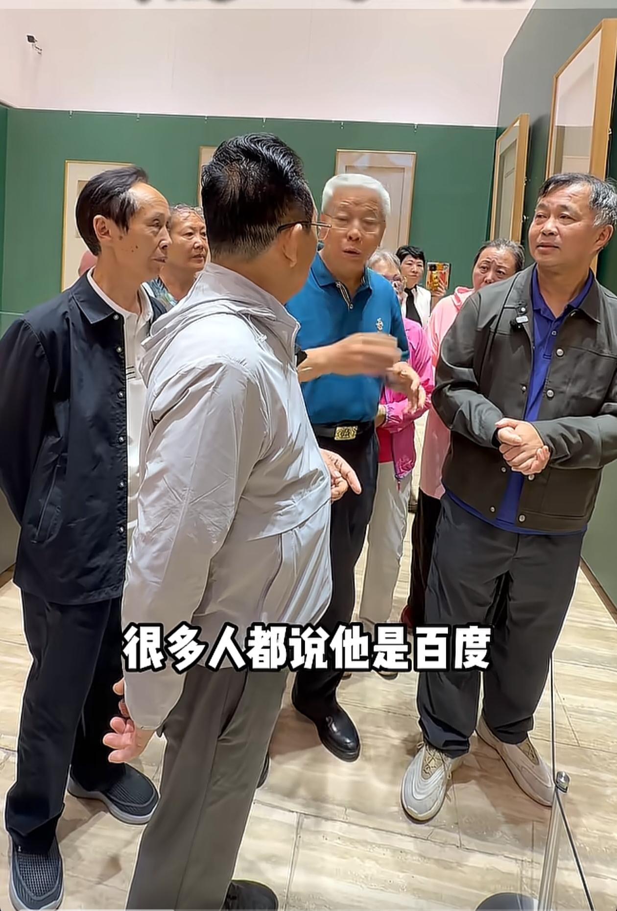 张金卫向吴欢介绍沈巍时说：“你一定得和他聊聊，聊过之后你就会发现，他知识融会贯通