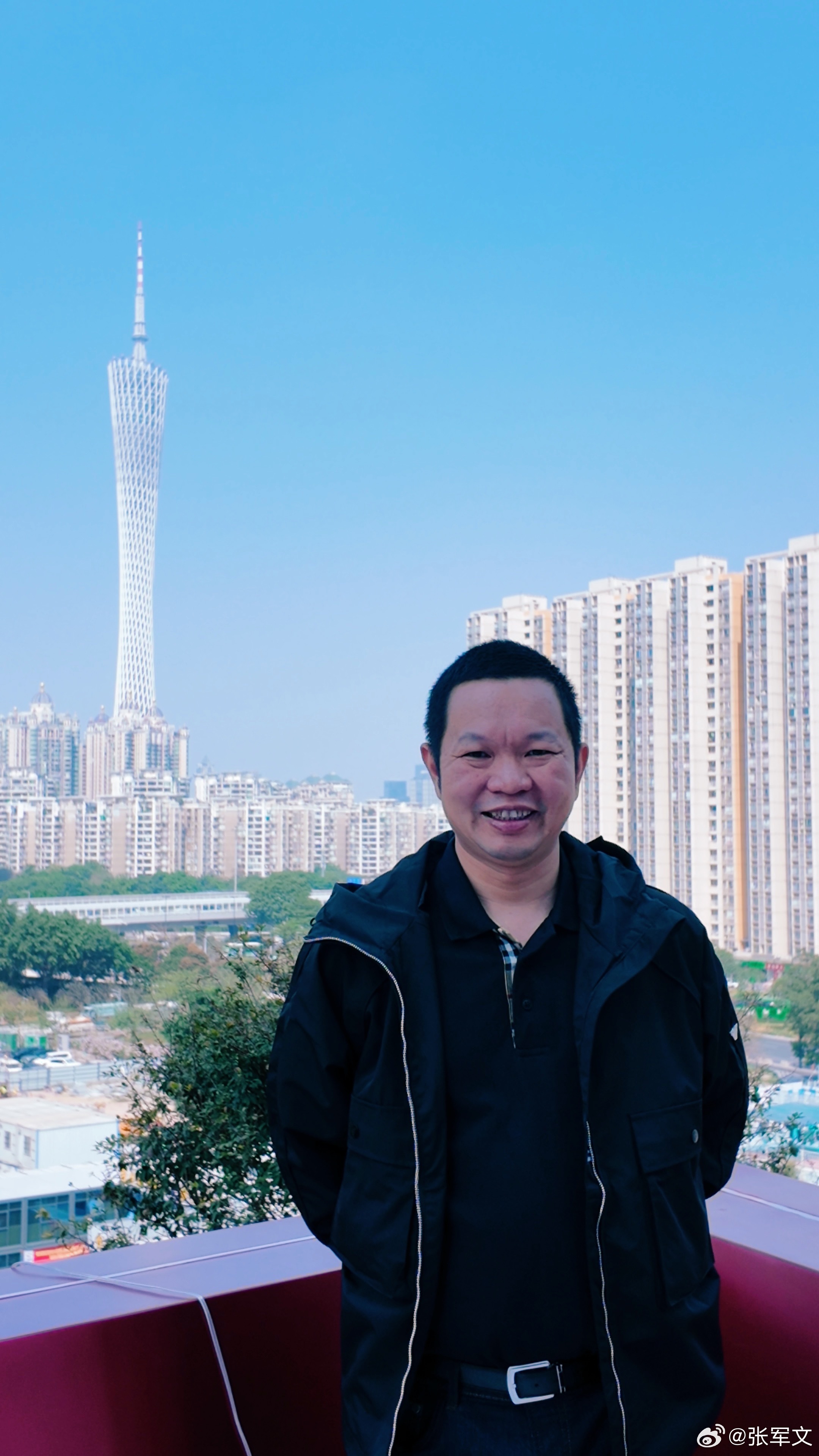 不必因为一时的不顺就否定全部人生。低谷是成长的契机，挫折是成功的铺垫。你吃过的苦