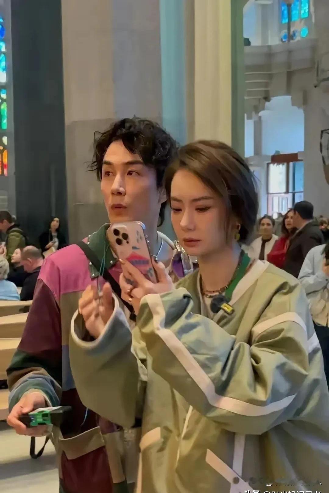 戚薇李承铉这对夫妻的相处模式真是内娱独一份的存在。

别的明星夫妻秀恩爱顶多发个