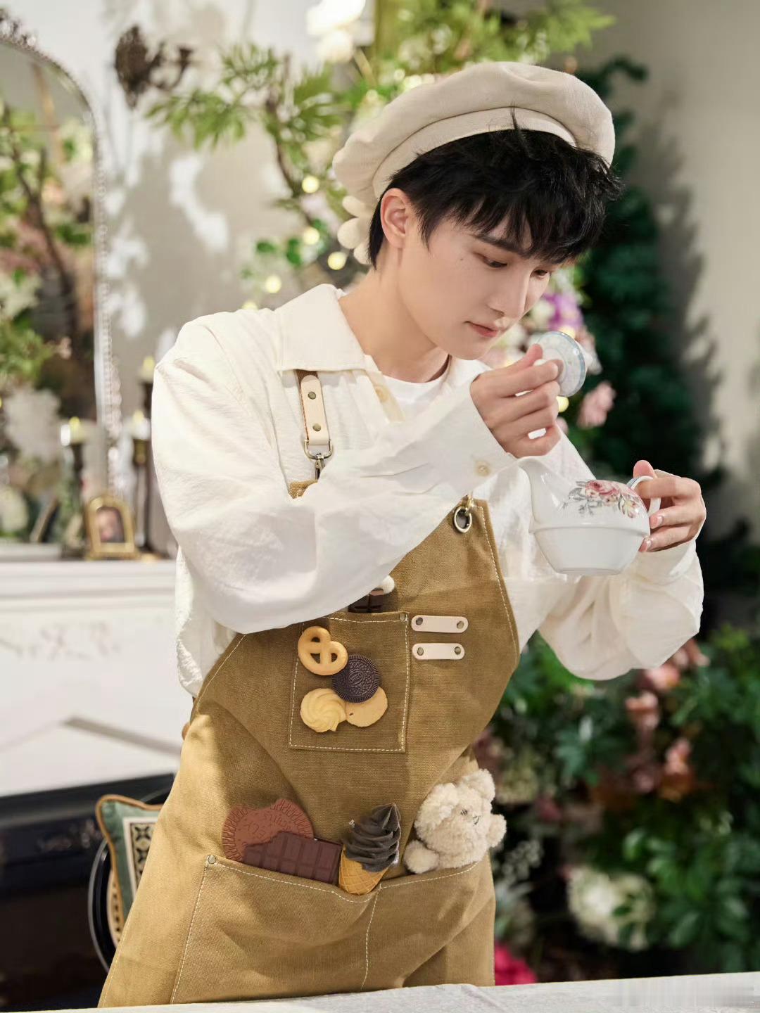#周深为自己做的生日蛋糕#周深真的是宝藏男孩呀，生日蛋糕是自己亲手做的，周深生日