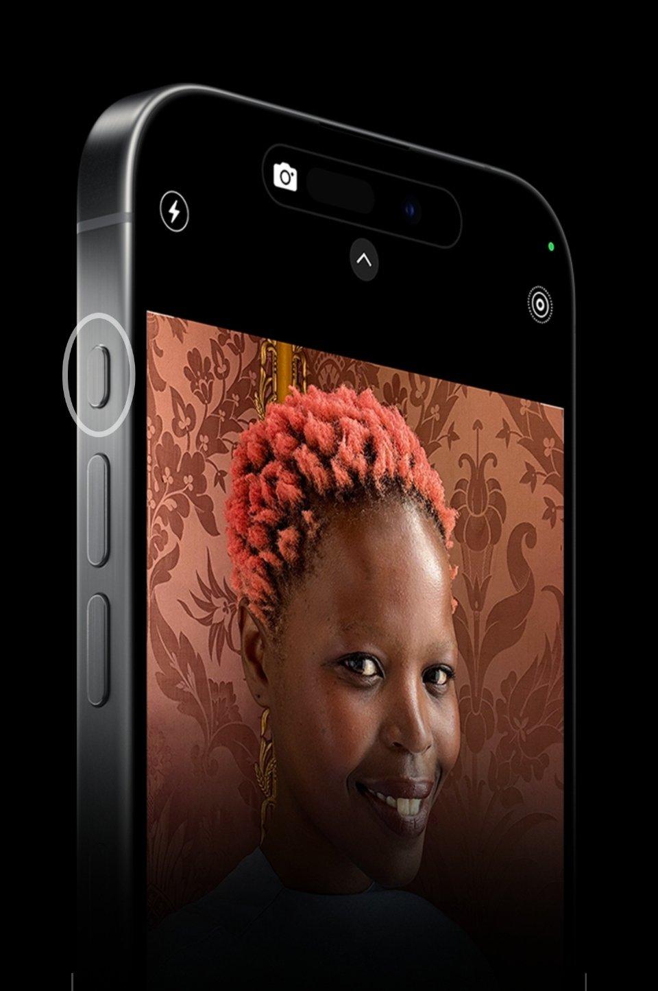 其实我们不能说iPhone标准版挤牙膏，每一年都下放一堆东西：
iPhone 1