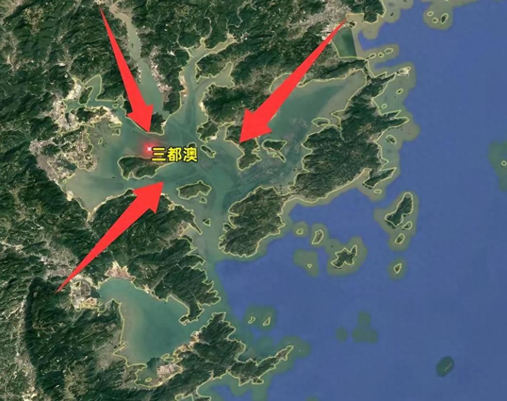 中国发现一个能停靠上百艘航母的深水港，位置太关键了！

这可不是什么凭空发现的新