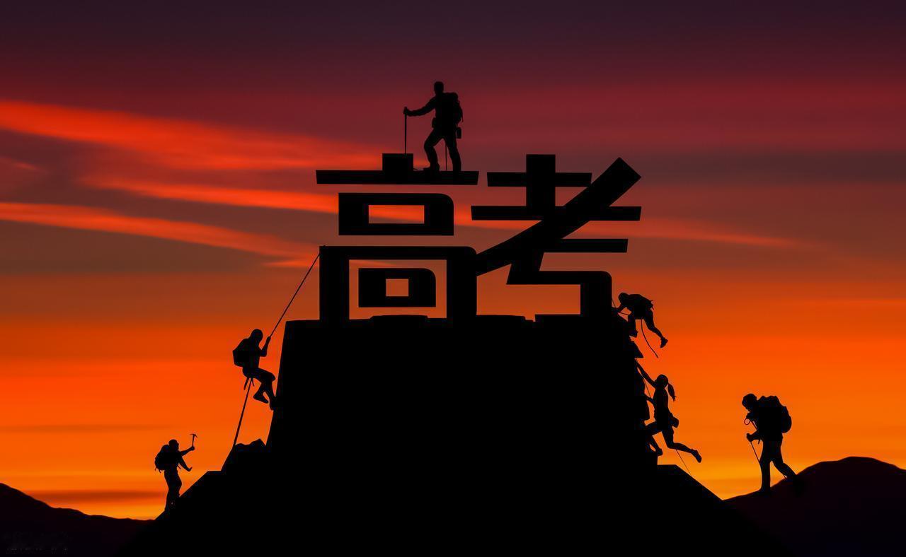 从千军万马挤独木桥，到多元升学铺就成才立交桥，几十年间高考早已换了模样。
几十年