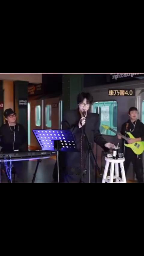 笑死！都说了别惹刘宇宁！他自己有嘴！
朋友们我当时还想说，我们雇点群演，为什么？