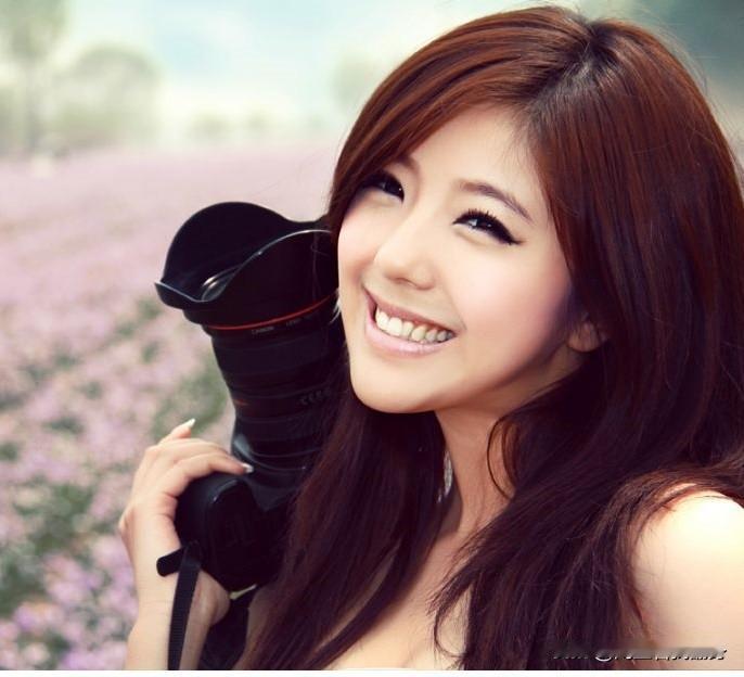 外卖员对着单元门大喊：“皇上！皇上！外卖到了！”
一位大叔探出头哭笑不得：我叫王