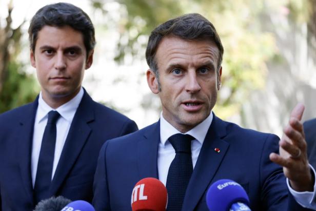 48岁，一国总统，亲手给自己的政治生命画上了句号。

4月23日，马克龙当众宣布