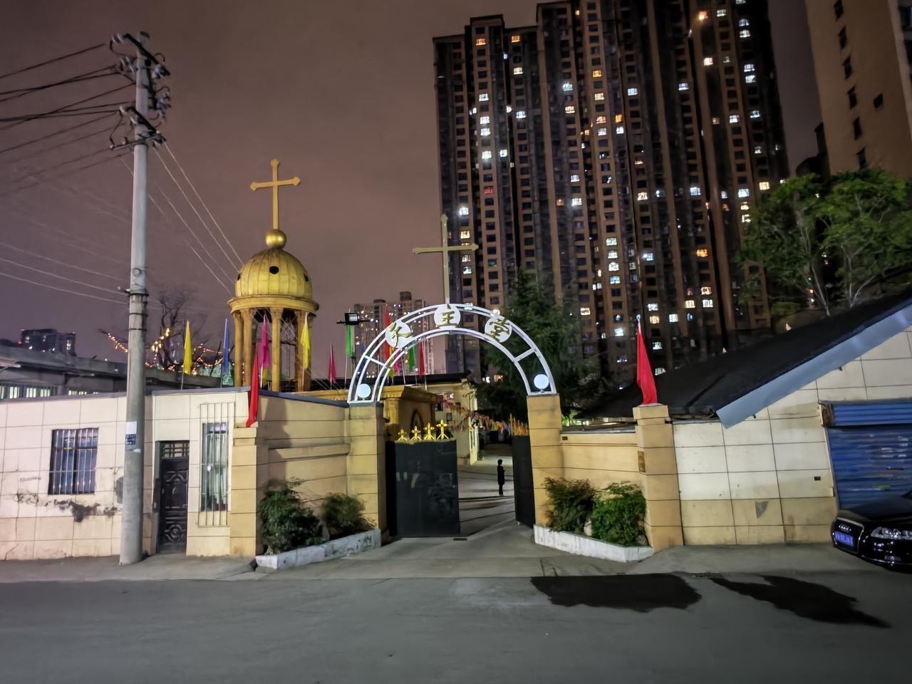 西安半坡十字，一个挥之不去的地方。在我人生的旅途，它曾经是我一段深刻的记忆，不会