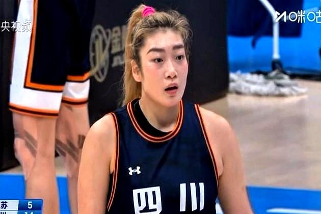 四川女篮直接把江苏队打懵了！42分大胜晋级全运会决赛，接下来要和广东女篮掰手腕争