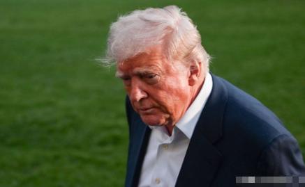 仗是特朗普自己打的，人是他下令斩的，开战头几天他还在镜头前咧嘴笑，一周之后画风全