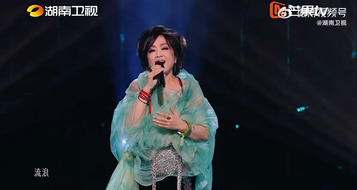 歌手直播 齐豫一曲《橄榄树》空灵入心，歌声自带脱俗意境，褪去世间所有繁杂，轻柔婉