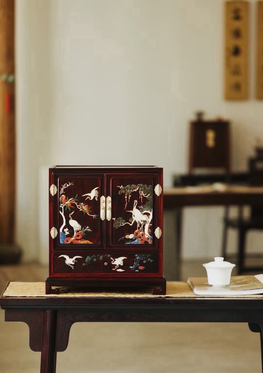 马上过年了，悠着点吧，今年好歹有不少利润，别年末都挥霍了。 