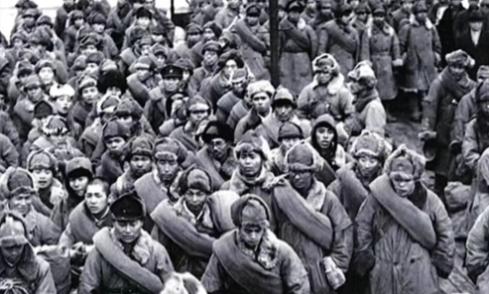 二战结束后，60万日本关东军在东北踏上了回国的车程，然而当他们打开火车门后，竟然