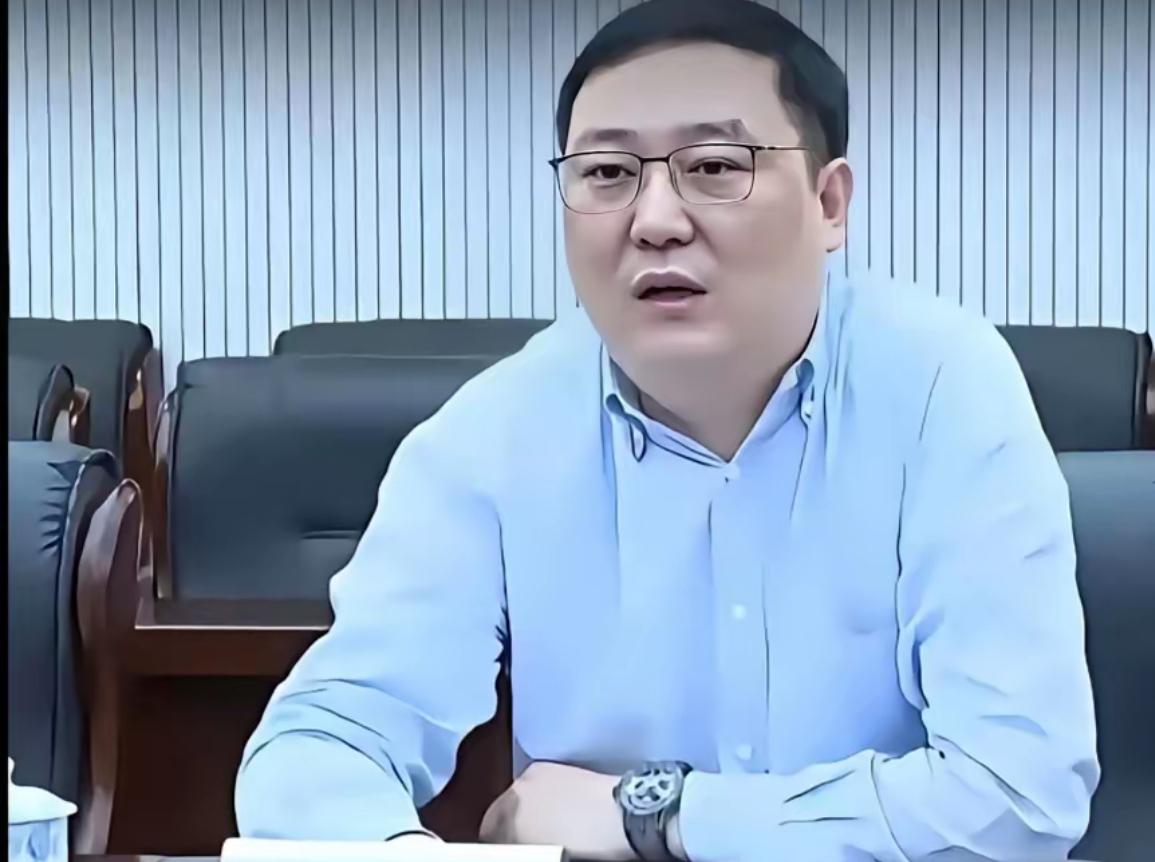我最想不通的人，
就是董卿了。
明明可以自己活得很好，
偏偏嫁了这么一个人，
如