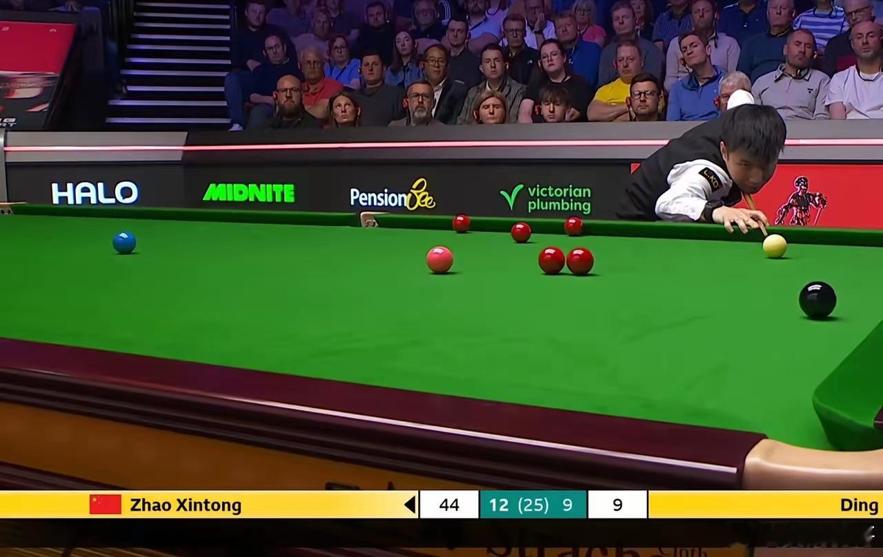 赵心童笑了，丁俊晖也笑了！赵心童13-9丁俊晖晋级，赢下了自己的偶像。上山的人和