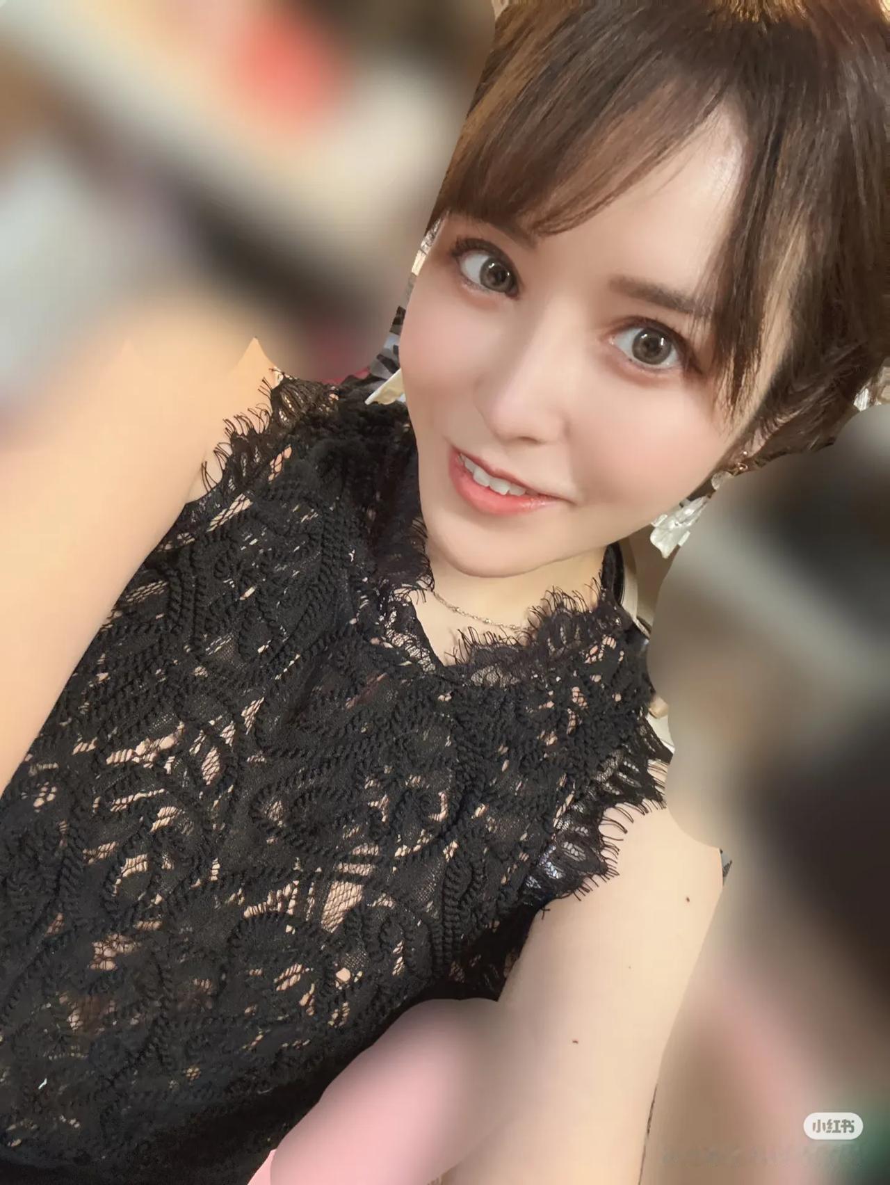 话说日本近几年就推出了许多颜值和气质都相当不错的新晋博主，而菜子堤就是其中之一。