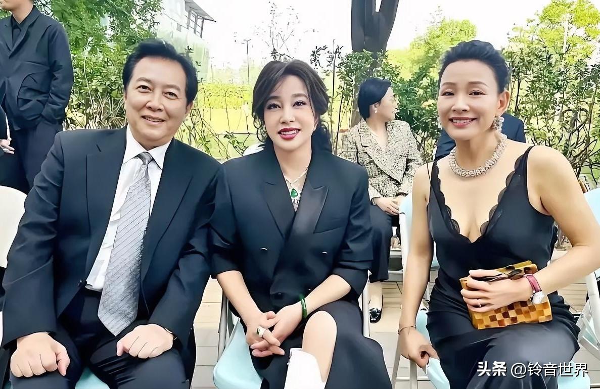 近日，大家都在大谈特谈他们仨走红毯的事，说的人喋喋不休，看的人忧忧不止，粉丝眼中