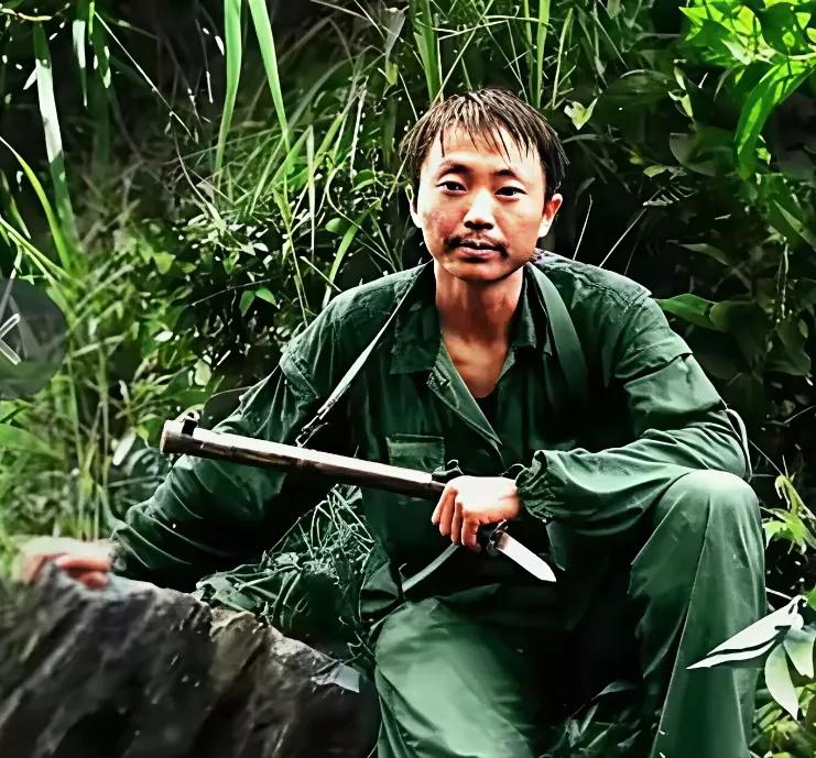 这人叫邵军青，本来是机关里画地图、算距离的参谋，一天兵都没带过。1987年，他主