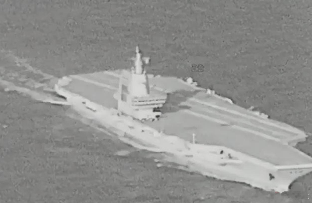 台湾媒体发布的福建舰照片 台湾媒体发布的福建舰照片，这像素怎么看怎么像有意而为之