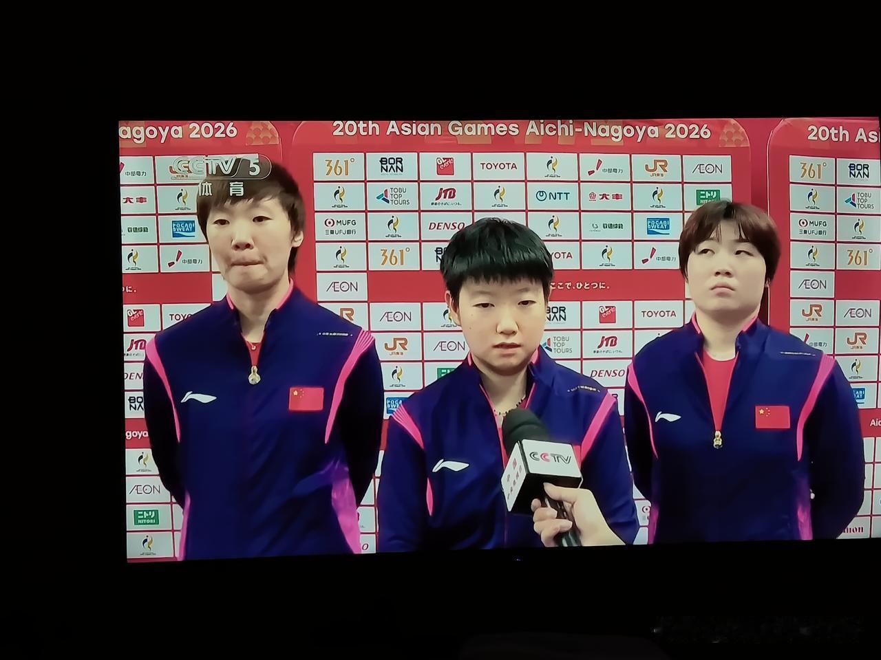 男乒，女乒都是小组两连胜，顺利进入下一轮。
如果说有点小意外，是王曼昱以1:3输